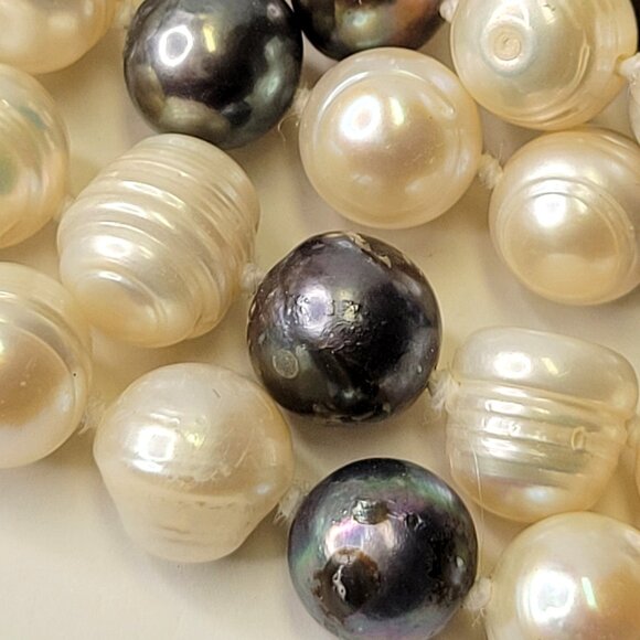 Long Pearl Necklace - Picture 5 of 7